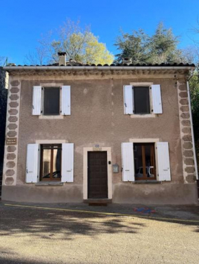 Typique maison cévenole et son jardin suspendu
